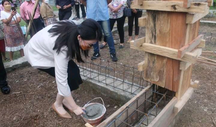 Bupati Verna Letakan Batu Pertama Kelanjutan Pembangunan Gereja Sekaligus Perayaan HUT Ke 61 Jemaat GKST Baithani Madale