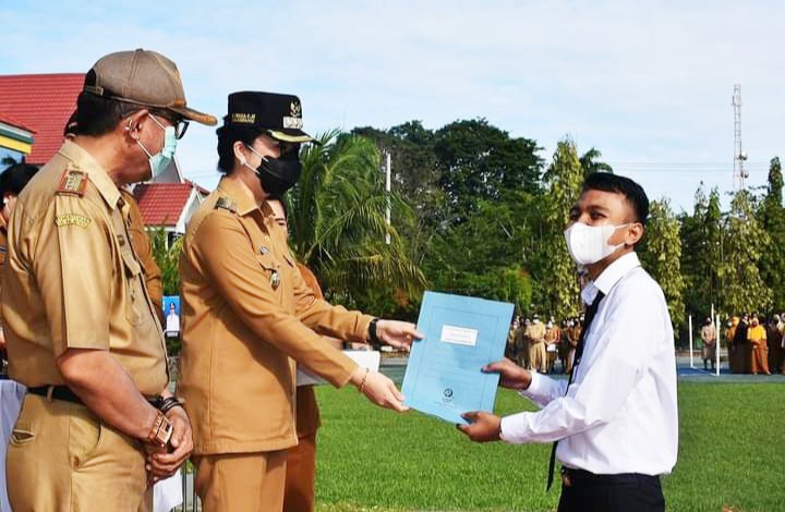 Bupati Verna Serahkan SK Bagi 245 CPNS Di Lingkup Pemda Poso
