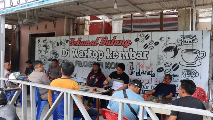 Jumat Curhat Kapolres Poso Rentrix Ryaldi Yusuf Sapa Warga Di Warkop
