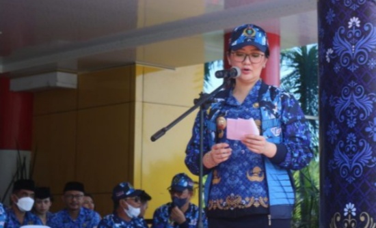 Bupati Verna Lepas Kontingen Atlit Kabupaten Poso Yang Akan Berlaga Di Porprov IX 2022 Di Kabupaten Banggai