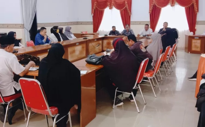 Datangi Gedung DPRD, Aliansi Guru Non Sertifikasi Tojo Una Una, Tuntut Haknya Yang Belum Dibayar