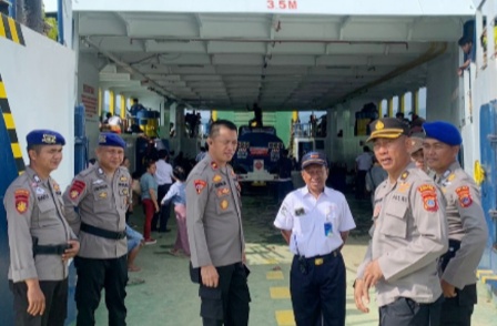 Wakapolres Morowali Utara Pastikan Pelabuhan Kolonodale dan Pelabuhan Siliti Aman Dan Lancar Layani Pemudik