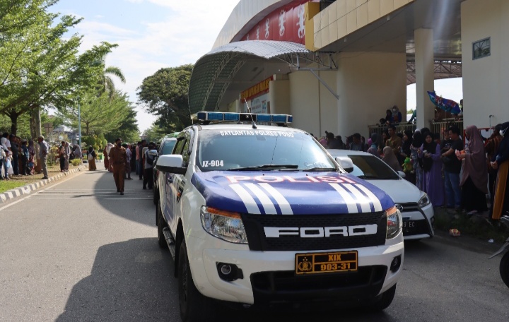 Polres Poso Kawal Keberangkatan Kontingen Jamaah Haji Kabupaten Poso