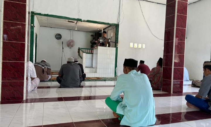 Dai Polri Briptu Farid Khutbah Jumat Di Masjid Nurul Taqwa Desa Tiwa’a
