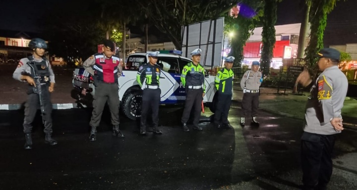 Polres Poso Laksanakan Patroli Malam Guna Berikan Rasa Aman Dan Nyaman