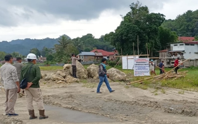 Forpsebpam Kabupaten Poso Lakukan Aksi Pemagaran lokasi Pembangunan PT. Poso Energy di Kompodongi – Tentena