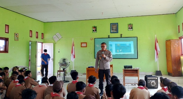 Kapolsek Poso Pesisir Utara, Lakukan Pembinaan kepada Pelajar SMA, Soal Bahaya Paham Radikalisme, Teroris dan Intoleransi