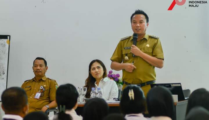 Bupati Delis Bawakan Materi Dalam Orientasi Pegawai Pemerintah Dengan Perjanjian Kerja Kabupaten Morut