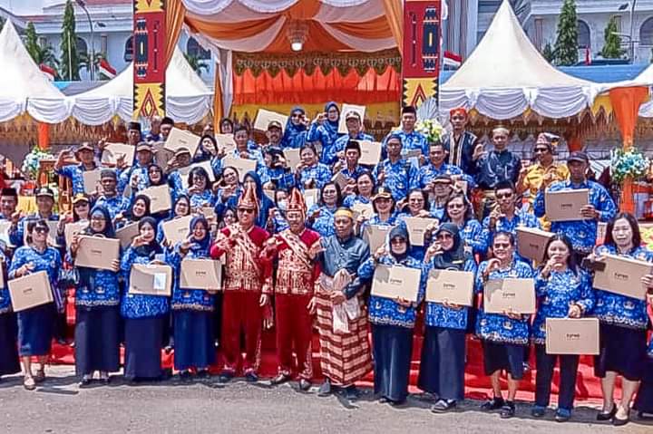 Tingkatkan Mutu Pendidikan, Pemkab Morowali Utara Berikan Laptop Tiap Sekolah SD dan SMP