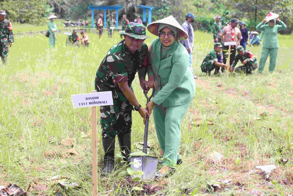Dandim 1311 Morowali Ikut Menanam Pohon di Bendungan Karaupa