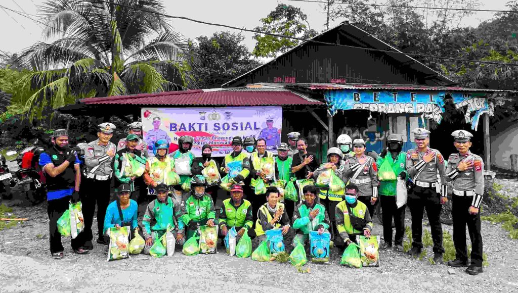 Peringati HUT ke-69, Satlantas Polres Morowali Utara Bagikan puluhan Paket Sembako