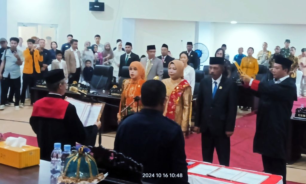 Ketua PN Poso Lantik Pimpinan DPRD Morowali Utara, Warda Jabat Ketua