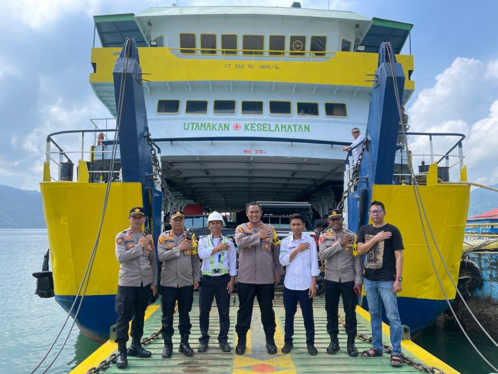 Kapolres Morut Pimpin Pendistribusian Logistik PIlkada ke Bungku Utara dan Mamosalato