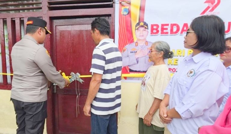 Sambut Hari Bhayangkara ke – 79. Polres Morowali Utara Bedah Rumah Warga