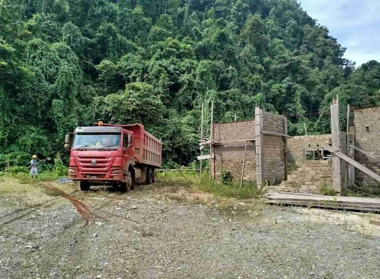 PT GNI Bantu Penimbunan Masjid Arahman Tanauge Morowali Utara