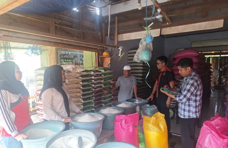 Satgas Pangan Polres Morowali Utara dan Pemda Laksanakan Sidak Harga Beras di Pasar Beteleme
