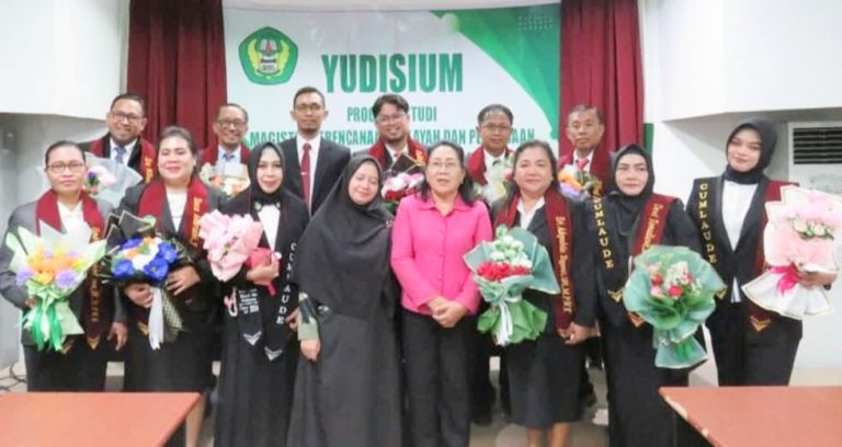 Pascasarjana Unsimar Poso Gelar Yudisium Lulusan Angkatan 2023 dan 2024
