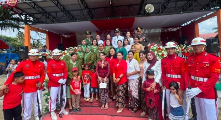 Khidmat dan Meriah, Pemcam Mori Atas Gelar Upacara HUT RI ke-81 di Lapangan Pambarea